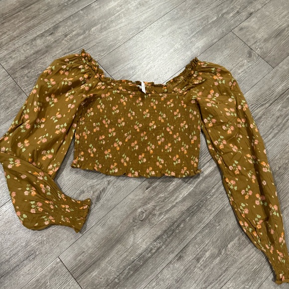 AERIE puff sleeve floral print crop top 🤍 - Picture 4 of 8